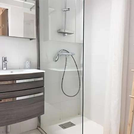 T2 Climatise Avec Piscine, Terrasse, Parking Et Wi-fi - 4 Couchages, - Fr-1-251-540 *